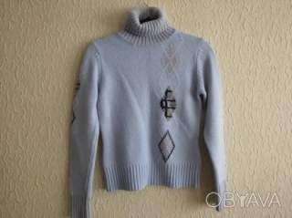 Теплый женский свитер на худеньких или подростков