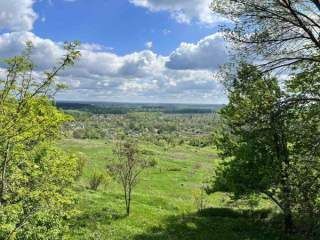 Продам окремостоячий будинок з комунікаціями та власним двором