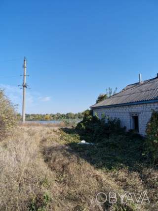 Участок біля річки, Погреби