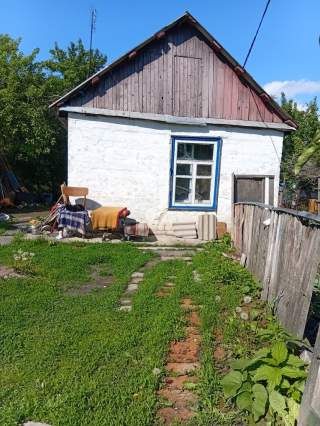 Продам пів будинку