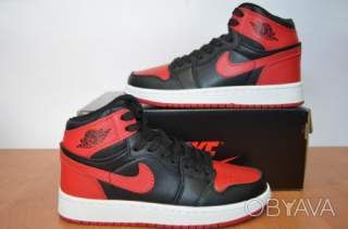 Кроссовки высокие Nike Jordan черно-красные..