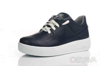 Кожаные кроссовки Nike.