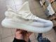 Кроссовки Adidas yeezy Boost.