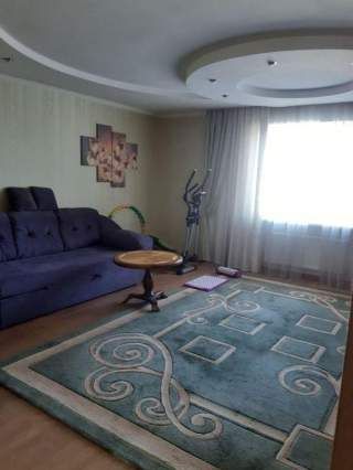 Продам квартиру у центрі міста.