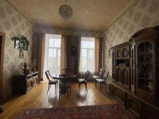 Продам 3-кімнатну квартиру в самому Центрі