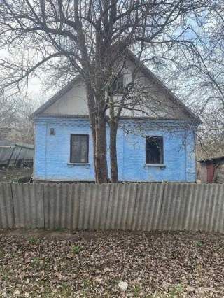 Продам будинок окремий у місті.
