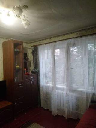 Продається кімната в гуртожитку зі своєю кухнею та душ.кабіною