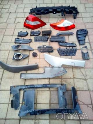 Рамка радиатора Renault Logan 2 / Sandero -a/c 07-11 (8200 694 498)