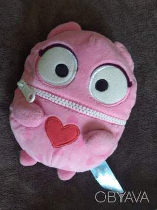Мяка іграшка з схованкою - кишенею