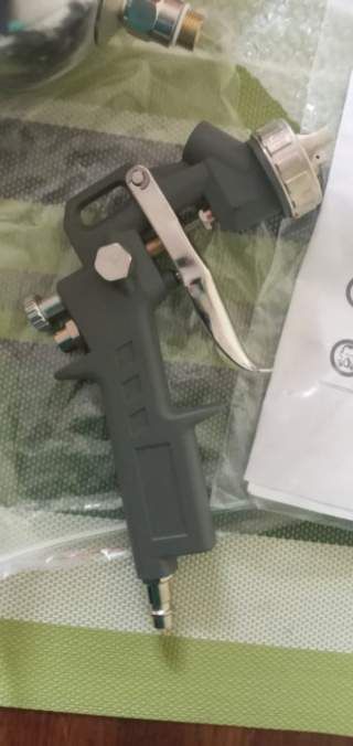 Пневмопистолет лакокрасочный с металлическим бачком ( 850117 )