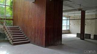 Продається нежитлова будівля з земельною ділянкою у м. Миргород