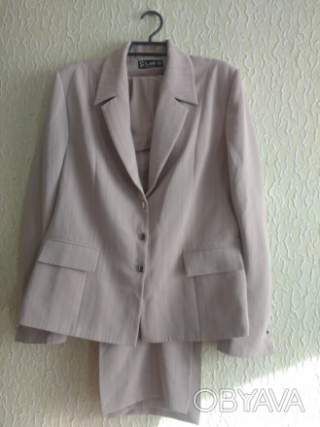 Класичний жіночий костюм в полоску, брюки штани та піджак, р.44