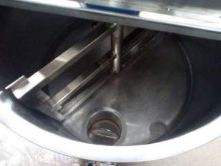 Смеситель-измельчитель для однородного смешивания сыпучих с жидкими ко