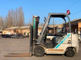 навантажувач TCM (Nissan), з напівкабіною, піччю та позиціонером вил