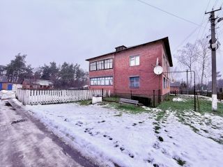 Пропонується до продажу простора та затишна двокімнатна квартира в цегляному будинку 1980 року