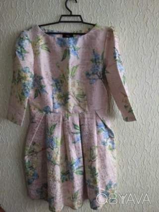 Плотне нарядне плаття з золотистою ниткою, р.40