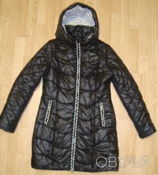Чорна дівоча стьобана довга куртка-пуховик з капюшоном