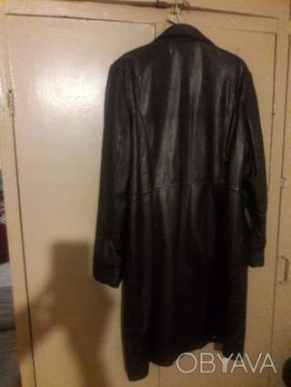 Пальто жіноче шкіряне.