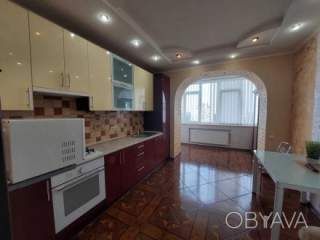 Продам 1к. велику квартиру в нагірній частині, меблі, техніка, ремонт.