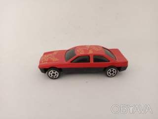 Іграшка червона машинка